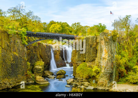 Belle Cascade dans la région de Paterson, New Jersey Banque D'Images