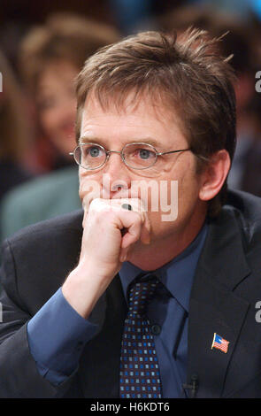 Washington, District de Columbia, Etats-Unis. 22 mai, 2002. Michael J. Fox témoigne pendant le Sénat des États-Unis et de la main-d'Appropriations Subcommittee on HHS Audition sur la maladie de Parkinson à Washington, DC Le 22 mai 2002. Tant M. Fox et Mohammad Ali a plaidé pour un financement accru pour les National Institutes of Health (NIH) pour la recherche sur le Parkinson.Credit : Ron Sachs/CNP © Ron Sachs/CNP/ZUMA/Alamy Fil Live News Banque D'Images