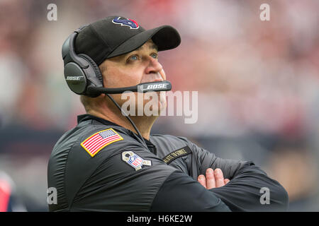 Houston, Texas, USA. 30Th Oct, 2016. L'entraîneur-chef des Houston Texans Bill O'Brien montres au cours du 2e trimestre d'un match de la NFL entre les Houston Texans et les Lions de Détroit à NRG Stadium à Houston, TX, le 30 octobre 2016. © Trask Smith/ZUMA/Alamy Fil Live News Banque D'Images