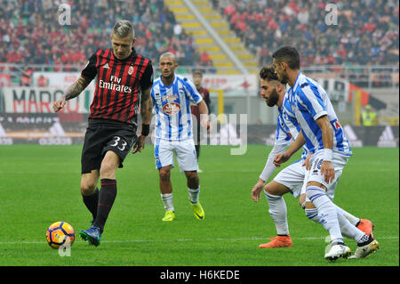 San Siro, Milan, Italie. 30Th Oct, 2016. Kucka de Milan en action au cours de la Serie A football, l'AC Milan par rapport à Pescara. © Plus Sport Action/Alamy Live News Banque D'Images