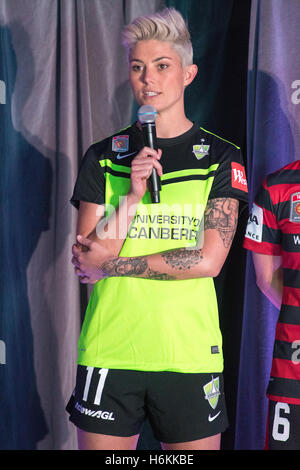 Sydney, Australie. 31 octobre, 2016. Le Westfield W-League Soccer saison 2016/2017 lancé à Sydney avec des joueurs provenant de chacune des neuf clubs de Ligue féminine à Westfield (Adelaide United, Brisbane Roar FC, Canberra United, Melbourne City FC, Melbourne Victory, Newcastle Jets, Perth Glory FC et de l'ouest de Sydney, Sydney Wanderers FC). Credit : mjmediabox/Alamy Live News Banque D'Images