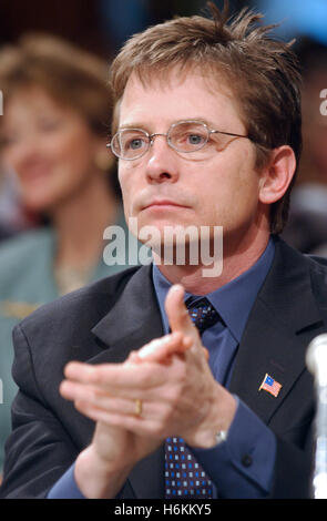 Michael J. Fox témoigne pendant le Sénat des États-Unis et de la main-d'Appropriations Subcommittee on HHS Audition sur la maladie de Parkinson à Washington, DC Le 22 mai 2002. Tant M. Fox et Mohammad Ali a plaidé pour un financement accru pour les National Institutes of Health (NIH) pour la recherche sur le Parkinson. Credit : Ron Sachs/CNP - AUCUN FIL SERVICE - Banque D'Images