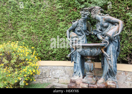 Des statues dans le Palacio de Cristal alias Crystal Palace, jardins, Porto, Portugal Banque D'Images
