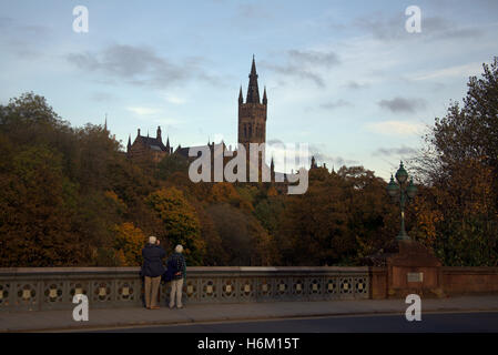 Glasgow Kelvingrove Park qui contient à la fois l'université et le musée dans le parc de la ville, west end riches Banque D'Images