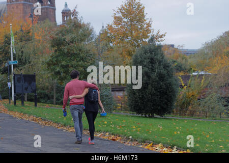 Glasgow Kelvingrove Park qui contient à la fois l'université et le musée dans le parc de la ville, west end riches Banque D'Images