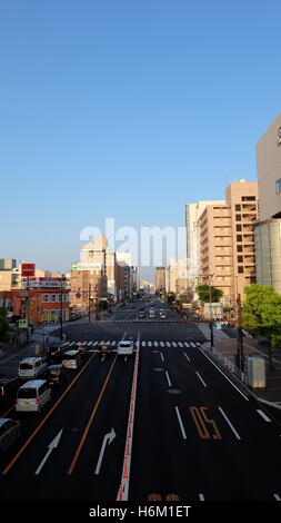 Vue sur la rue de la ville d'Oita, Japon Banque D'Images