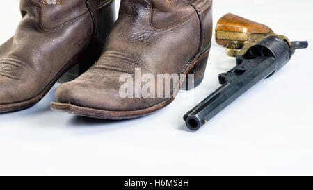 Bottes de cowboy et vieux vieux cowboy pistolet à prix pour votre type.. Banque D'Images