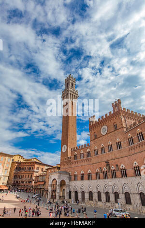 Sienne, ITALIE - Le 21 septembre 2016 : UInidentified les gens à Piazza del Campo à Sienne, Italie. Il est l'un des plus grand medi Banque D'Images