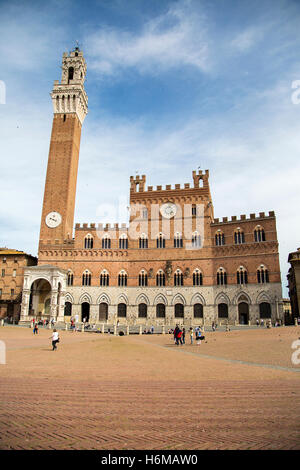 Des personnes non identifiées, à Piazza del Campo à Sienne, Italie Banque D'Images