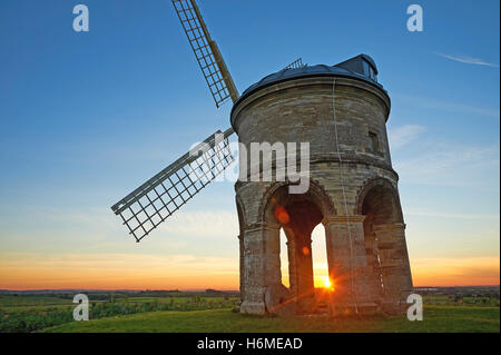 Moulin à Vent de Chesterton dans Warwickshire se dresse sur une colline surplombant la Fosse Way Banque D'Images