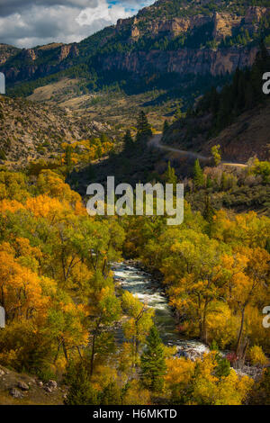 Tensleep Creek et dix couchages Canyon Wyoming Paysage d'automne Banque D'Images