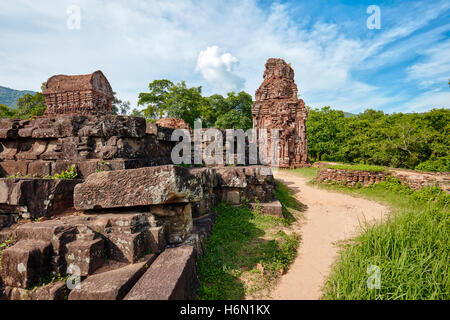 Ruines du temple antique du groupe B. Le sanctuaire de My Son, province de Quang Nam, Vietnam. Banque D'Images