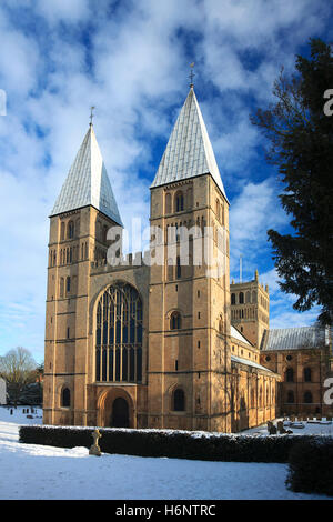 Hiver neige sur Southwell Minster, Southwell, Nottinghamshire ville marché, England, UK Banque D'Images