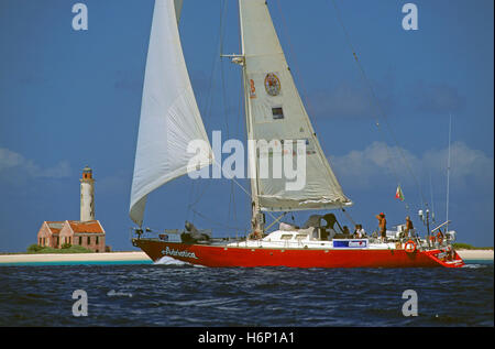 Bateau à voile "Adriatica" dans la mer des Caraïbes près de Klein Curacao, Antilles néerlandaises, Pays-Bas Antilles Banque D'Images