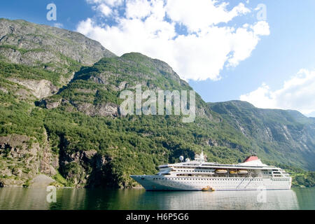 Blue belle beauteously beau gros gros énorme puissante extrême imposant immense nuage ville tourisme ville pertinents Banque D'Images