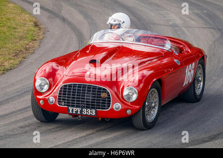 1950 Ferrari 166 MM Barchetta avec chauffeur Sally Mason-Styrron en 2016 Goodwood Festival of Speed, Sussex, UK. Banque D'Images