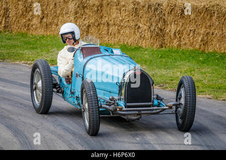 1934 Bugatti Type 59 avec chauffeur Tim Dutton au Goodwood Festival of Speed 2016, Sussex, UK. Banque D'Images