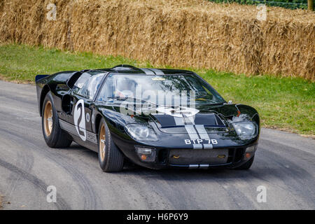 1966 Ford GT40 MKII Le Mans voiture gagnante au Goodwood Festival of Speed 2016, Sussex, UK. Banque D'Images