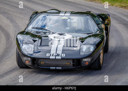 1966 Ford GT40 MKII Le Mans voiture gagnante au Goodwood Festival of Speed 2016, Sussex, UK. Banque D'Images