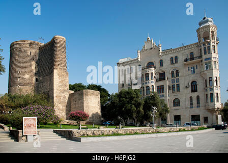 Ville ville tourisme voyage tour centrale Azerbaïdjan Bakou monument urbain maidens Banque D'Images