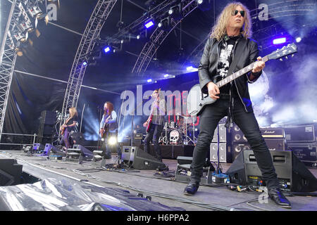 Les marguerites morts en live au Musikmesse 2016 (John Corabi, Doug Aldrich, David Lowy, Marco Mendoza, Brian Tichy) Banque D'Images