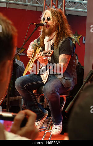 Les marguerites morts en live au Musikmesse 2016 (John Corabi) Banque D'Images