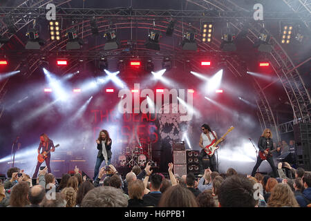 Les marguerites morts en live au Musikmesse 2016 (John Corabi, Doug Aldrich, David Lowy, Marco Mendoza, Brian Tichy) Banque D'Images