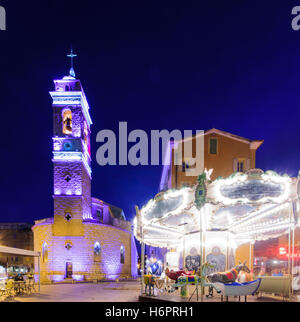 L'ancienne église et d'un carrousel dans la citadelle de Porto Vecchio, Corse, France Banque D'Images