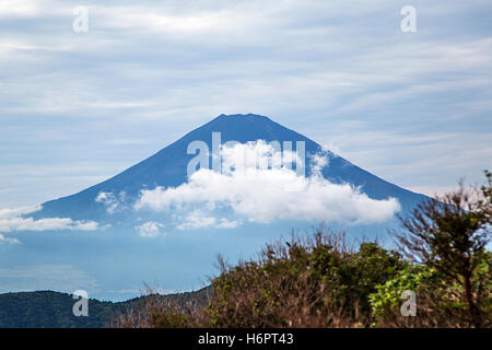 Vue sur le Fuji montagne depuis le lac Ashi à Hakone, Japon Banque D'Images