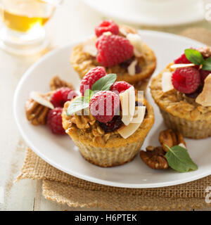 Des petits muffins d'avoine fait maison Banque D'Images
