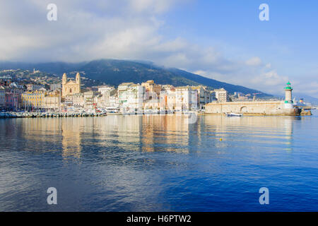 Le vieux port (le Vieux Port), à Bastia, Corse, France. Banque D'Images