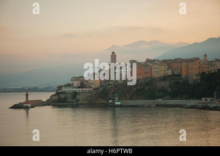 La Terra nova (quartier neuf) au coucher du soleil, à Bastia, Corse, France Banque D'Images