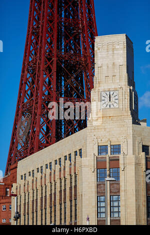 Ftower Blackpool close up art déco maison de ville resort Lancashire attractions touristiques tower copyspace ciel bleu deta Banque D'Images