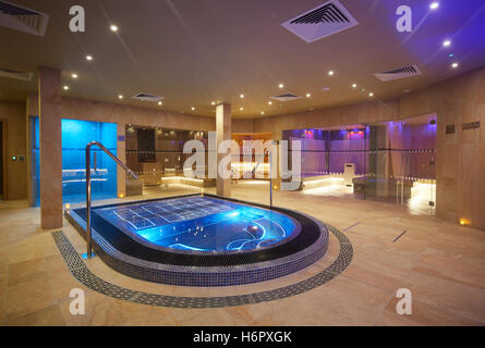 Piscine Spa intérieur chic moderne propre à l'intérieur de l'espace jacuzzi spa sauna Nelson conseil privé de luxe de luxe de qualité bien chic hi- Banque D'Images