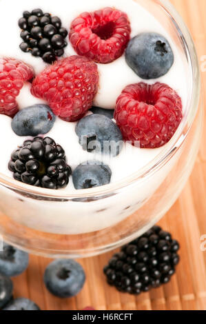 Aliments santé aliment bleu existe en vivant la vie vit vivre boire boire bavoirs couleur vert doux froid studio horizontal Banque D'Images