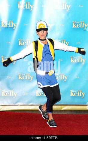 New York, NY, USA. 31 octobre, 2016. Kelly Ripa dehors et environ pour Live ! Avec Kelly Spécial Halloween, New York, NY 31 Octobre, 2016. Credit : Kristin Callahan/Everett Collection/Alamy Live News Banque D'Images