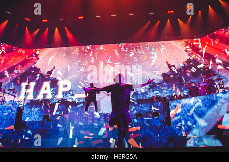 Londres, Royaume-Uni. 31 octobre 2016 - Oliver Sykes, Jordanie, poisson Lee Malia, Matt Kean et Matt Nicholls du groupe de metalcore britannique, Bring Me The Horizon, faire un show spécial Halloween au London O2 Arena, 2016 Credit : Myles Wright/ZUMA/Alamy Fil Live News Banque D'Images