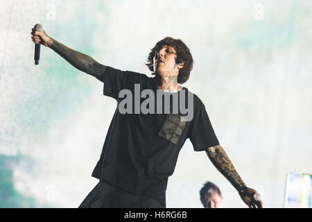 Londres, Royaume-Uni. 31 octobre 2016 - Oliver Sykes, Jordanie, poisson Lee Malia, Matt Kean et Matt Nicholls du groupe de metalcore britannique, Bring Me The Horizon, faire un show spécial Halloween au London O2 Arena, 2016 Credit : Myles Wright/ZUMA/Alamy Fil Live News Banque D'Images