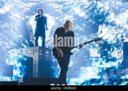 Londres, Royaume-Uni. 31 octobre 2016 - Oliver Sykes, Jordanie, poisson Lee Malia, Matt Kean et Matt Nicholls du groupe de metalcore britannique, Bring Me The Horizon, faire un show spécial Halloween au London O2 Arena, 2016 Credit : Myles Wright/ZUMA/Alamy Fil Live News Banque D'Images