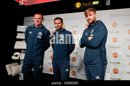 Manchester, Angleterre. 31 octobre, 2016. Les joueurs de Manchester United assister à la conférence de presse au cours de laquelle Manchester United a annoncé un partenariat mondial avec Mlily herald à la Premier League anglaise pour la première fois, un géant matelas et d'oreiller officiel à sa partenaire d'entraînement de Carrington complexe dans Manchester, Grande-Bretagne, le 31 octobre 2016. Credit : Han Yan/Xinhua/Alamy Live News Banque D'Images