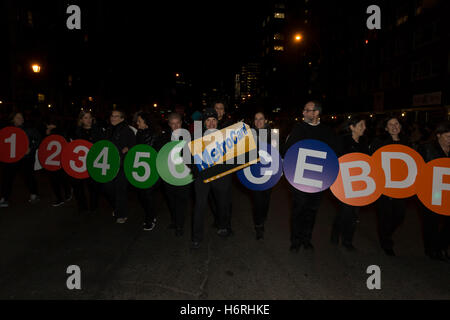 New York, États-Unis. 31 octobre, 2016. New York, NY USA - 31 octobre 2016 : l'atmosphère au 43e défilé Halloween annuel dans West Village à New York Crédit : lev radin/Alamy Live News Banque D'Images