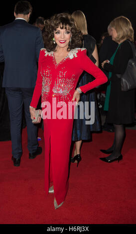 Londres, Royaume-Uni. 31 octobre, 2016. Joan Collins assiste à la fierté de la Grande-Bretagne des prix à l'hôtel Grosvenor House le 31 octobre 2016 à Londres, en Angleterre. Crédit : Gary Mitchell/Alamy Live News Banque D'Images