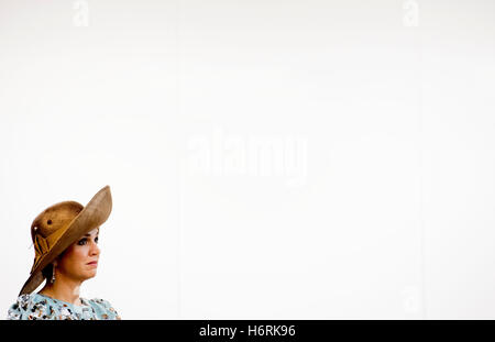 Perth, Australie. 06Th Nov, 2016. Reine Maxima des Pays-Bas au centre de contrôle du Shell Prélude à Perth, Australie, 01 novembre 2016. Le couple royal néerlandais sont en ce moment sur leur deuxième jour d'un programme cinq jours de visite d'Etat en Australie. Photo : PRE/Albert Nieboer - Les Pays-bas ET LA FRANCE - - AUCUN FIL - SERVICE/dpa/Alamy Live News Banque D'Images