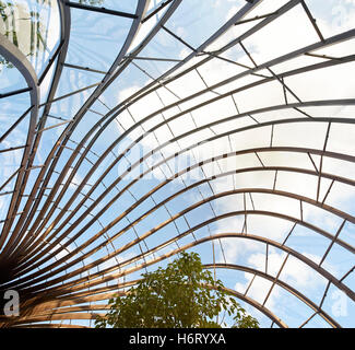 Vue sur les toit. La Distillerie de Bombay Sapphire, Laverstoke, Royaume-Uni. Architecte : Heatherwick, 2014. Banque D'Images