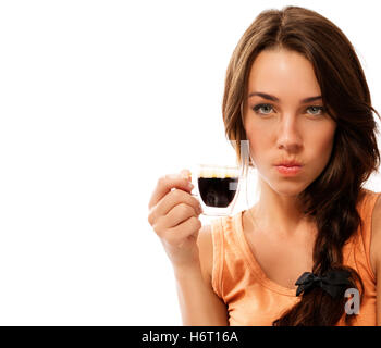 Jeune femme en colère avec une tasse de café expresso Banque D'Images