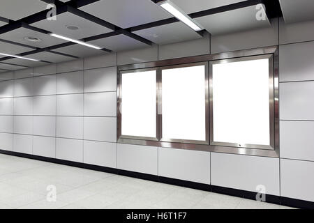 Locomotives de chemin de fer gare train roulant moteur moyen de véhicule métro voyage motion report déménagement verre mouvement Banque D'Images