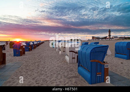 Chaises de plage sur la plage de warnemunde de Banque D'Images