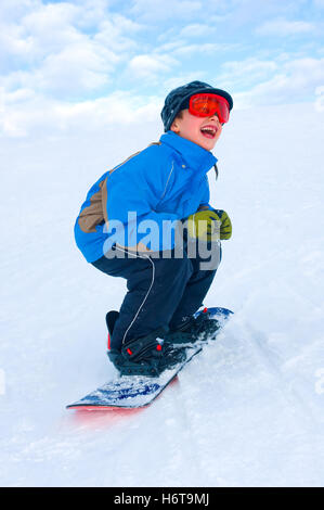 Boy est le snowboard Banque D'Images