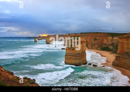 Locations de vacances voyage tourisme vacances bord de plage la plage mer vagues formation attraction rock australie Banque D'Images