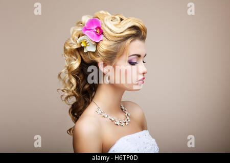 Profil femme mode femme dame unique fleur plante mariage cérémonie de mariage mariage visage cérémonie de mariage partenariat vie Banque D'Images